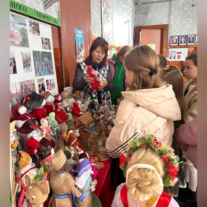 выставка декоративно‑прикладного искусства!