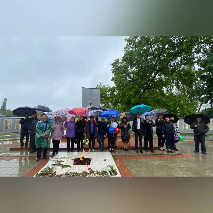 возложение обелиск землякам